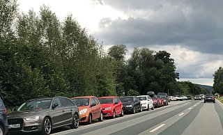 So sah es am Wochenende auf der B64 in der Nähe des Godelheimer Sees aus. - Nicole Niemann So sah es am Wochenende auf der B64 in der Nähe des Godelheimer Sees aus. - Nicole Niemann