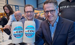 Martin Huber (l.) und Carsten Linnemann, die Generalsekretäre von CSU und CDU, kamen in Hövelhof erstmals bei einer öffentlichen Veranstaltung zusammen. - Ingo Kalischek Martin Huber (l.) und Carsten Linnemann, die Generalsekretäre von CSU und CDU, kamen in Hövelhof erstmals bei einer öffentlichen Veranstaltung zusammen. - Ingo Kalischek