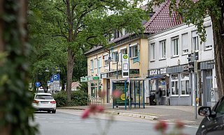 Die Paderborner CDU verweist in ihrer Sorge auf eine Schlägerei, die im Mai in der Nähe eines Kiosks an der Bielefelder Straße in Schloß Neuhaus stattfand. - Niklas Tüns Die Paderborner CDU verweist in ihrer Sorge auf eine Schlägerei, die im Mai in der Nähe eines Kiosks an der Bielefelder Straße in Schloß Neuhaus stattfand. - Niklas Tüns