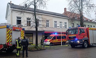Die Identität des Toten nach dem Schwelbrand im Schlafzimmer der Wohnung über der Commerzbankfiliale ist geklärt. - Thorsten Gödecker Die Identität des Toten nach dem Schwelbrand im Schlafzimmer der Wohnung über der Commerzbankfiliale ist geklärt. - Thorsten Gödecker