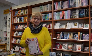 Andrea Vrsaljko betreibt seit zehn Jahren die Beverunger Buchhandlung "Lesbar". Ohne die Buchpreisbindung könnte ihre Buchhandlung allerdings nicht existieren, sagt sie. - Nicole Fischer Andrea Vrsaljko betreibt seit zehn Jahren die Beverunger Buchhandlung "Lesbar". Ohne die Buchpreisbindung könnte ihre Buchhandlung allerdings nicht existieren, sagt sie. - Nicole Fischer