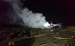 Zwei Kleinbrände rufen die Feuerwehr auf den Plan. - Feuerwehr Höxter Zwei Kleinbrände rufen die Feuerwehr auf den Plan. - Feuerwehr Höxter