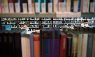 Im täglichen Betrieb Bielefelder Universitätsbibliothek wird es kaum auffallen, wenn demnächst rund 60.000 Bücher entfernt werden. - Verwendung weltweit, usage worldwide Im täglichen Betrieb Bielefelder Universitätsbibliothek wird es kaum auffallen, wenn demnächst rund 60.000 Bücher entfernt werden. - Verwendung weltweit, usage worldwide