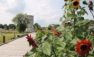 Im Archäologiepark lockt mit einem großen Spielplatz samt Kletterturm. - Huxarium-Gartenpark Höxter Im Archäologiepark lockt mit einem großen Spielplatz samt Kletterturm. - Huxarium-Gartenpark Höxter
