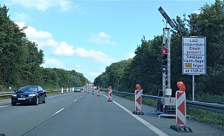 Per Ampel geregelt: Die Verkehrssituation auf der Nethetalbrücke bei Brakel. - Simone Flörke Per Ampel geregelt: Die Verkehrssituation auf der Nethetalbrücke bei Brakel. - Simone Flörke