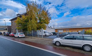 Auf dem Parkplatz neben dem Drogenhilfezentrum an der Borsigstraße könnte die städtische Diamorphin-Praxis entstehen. - Andreas Zobe Auf dem Parkplatz neben dem Drogenhilfezentrum an der Borsigstraße könnte die städtische Diamorphin-Praxis entstehen. - Andreas Zobe