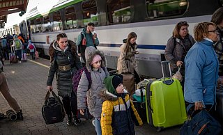 Zu Tausenden verlassen Ukrainer ihre Heimat in Richtung anderer Staaten. Sie sind auf der Flucht vor dem Kriegstreiben in ihrem Land. - AFP or licensors Zu Tausenden verlassen Ukrainer ihre Heimat in Richtung anderer Staaten. Sie sind auf der Flucht vor dem Kriegstreiben in ihrem Land. - AFP or licensors
