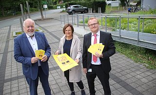 Freuen sich auf das Sommerfest: Bürgermeister Rüdiger Meier, Martina Stallmann und Gregor Burejza von der Sparkasse. - Florian Weyand Freuen sich auf das Sommerfest: Bürgermeister Rüdiger Meier, Martina Stallmann und Gregor Burejza von der Sparkasse. - Florian Weyand