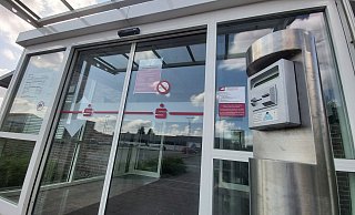 Im SB-Bereich der Sparkasse-Filiale Bruchmühlen sind nach der Automaten-Sprengung erhebliche Schäden entstanden. - Florian Weyand Im SB-Bereich der Sparkasse-Filiale Bruchmühlen sind nach der Automaten-Sprengung erhebliche Schäden entstanden. - Florian Weyand