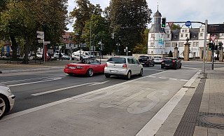 An der Neuhäuser Schlosskreuzung soll im kommenden Jahr auf der Schloßstraße aus der Busspur eine Umweltspur werden. - Viktoria Bartsch An der Neuhäuser Schlosskreuzung soll im kommenden Jahr auf der Schloßstraße aus der Busspur eine Umweltspur werden. - Viktoria Bartsch