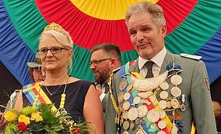 Dieter und Martina Kuhlebrock regieren die Schützengilde Höxter bis 2024. - Simone Flörke Dieter und Martina Kuhlebrock regieren die Schützengilde Höxter bis 2024. - Simone Flörke