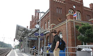 Am Warburger Bahnhof wartete bereits die Polizei. - Dieter Scholz Am Warburger Bahnhof wartete bereits die Polizei. - Dieter Scholz