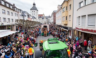 Während der Paderborner Karnevalsparade werden in der Innenstadt mehrere Straßen für den Verkehr gesperrt. - Archivfoto: Niklas Tüns Während der Paderborner Karnevalsparade werden in der Innenstadt mehrere Straßen für den Verkehr gesperrt. - Archivfoto: Niklas Tüns