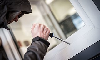 Regelmäßig meldet die Kreispolizei Paderborn Einbrüche in Häuser und Wohnungen. In der dunklen Jahreszeit nimmt die Zahl meist zu. - Frank Rumpenhorst/dpa Regelmäßig meldet die Kreispolizei Paderborn Einbrüche in Häuser und Wohnungen. In der dunklen Jahreszeit nimmt die Zahl meist zu. - Frank Rumpenhorst/dpa