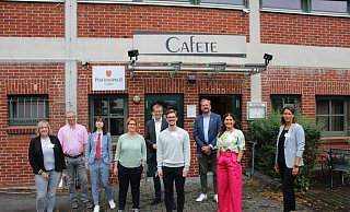 Organisatoren und Diskussionsteilnehmer: Brigitte Kaese (Integrationsagentur, v.l.), Jörg Schlüter (Grüne), Rosanna Martens (Die PARTEI), Martina Schu (LINKE), Burkhard Blienert (SPD), Tobias Isaak (Integrationsagentur), Karsten Grabenstroer (CDU), Roze Özmen (FDP) und Vanessa Kamphemann (Diakonie). - Sebastian Beeg Organisatoren und Diskussionsteilnehmer: Brigitte Kaese (Integrationsagentur, v.l.), Jörg Schlüter (Grüne), Rosanna Martens (Die PARTEI), Martina Schu (LINKE), Burkhard Blienert (SPD), Tobias Isaak (Integrationsagentur), Karsten Grabenstroer (CDU), Roze Özmen (FDP) und Vanessa Kamphemann (Diakonie). - Sebastian Beeg
