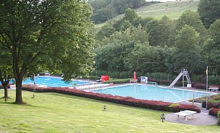 Das Freibad Harth-Weiberg, im Volksmund "HaWei", wurde im Jahr 1976 gebaut. - Johannes Büttner Das Freibad Harth-Weiberg, im Volksmund "HaWei", wurde im Jahr 1976 gebaut. - Johannes Büttner
