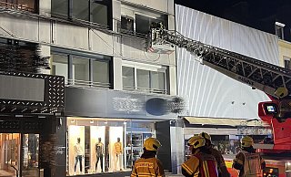 In der zweiten Etage eines Gebäudes mitten in der Fußgängerzone der Westernstraße war das Feuer ausgebrochen. - Feuerwehr Paderborn In der zweiten Etage eines Gebäudes mitten in der Fußgängerzone der Westernstraße war das Feuer ausgebrochen. - Feuerwehr Paderborn