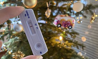 Um an Weihnachten auf Nummer sicher zu gehen, raten Ärzte dazu bei Symptomen einen Covid-Schnelltest zu machen. - Julian Stratenschulte Um an Weihnachten auf Nummer sicher zu gehen, raten Ärzte dazu bei Symptomen einen Covid-Schnelltest zu machen. - Julian Stratenschulte