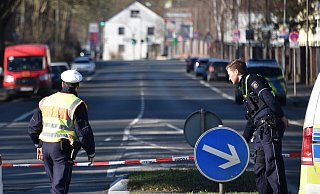 Die Polizei hatte den Bereich rund um die Kaserne weiträumig abgesperrt. Dennoch haben Menschen in der Nähe Videos von dem Vorfall gemacht - und verbreitet. - Thomas Kube Die Polizei hatte den Bereich rund um die Kaserne weiträumig abgesperrt. Dennoch haben Menschen in der Nähe Videos von dem Vorfall gemacht - und verbreitet. - Thomas Kube