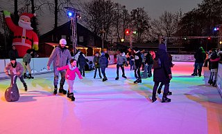 Pro Tag sind durchschnittlich 300 bis 400 Menschen auf der Schlittschuhbahn unterwegs gewesen. - Marion Pokorra Pro Tag sind durchschnittlich 300 bis 400 Menschen auf der Schlittschuhbahn unterwegs gewesen. - Marion Pokorra