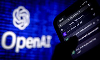 Hinter ChatGPT verbirgt sich ein Chatbot, der auf Basis von künstlicher Intelligenz mit Menschen interagieren kann. Entwickelt wurde er vom US-Unternehmen OpenAI. - Symbolfoto/ picture-alliance Hinter ChatGPT verbirgt sich ein Chatbot, der auf Basis von künstlicher Intelligenz mit Menschen interagieren kann. Entwickelt wurde er vom US-Unternehmen OpenAI. - Symbolfoto/ picture-alliance