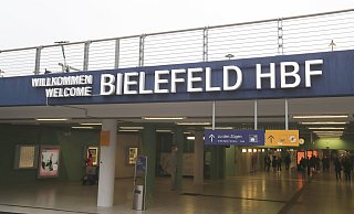 Die Bundespolizei sucht nach einem Dieb. - Wolfgang Rudolf Die Bundespolizei sucht nach einem Dieb. - Wolfgang Rudolf