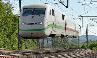 Diese Fotomontage des Bad Oeynhausener Fotografen Thomas Münstermann zeigt die bestehende ICE-Trasse auf der Nordbahn. Im Hintergrund geht's nach Hannover. - Thomas Münstermann Diese Fotomontage des Bad Oeynhausener Fotografen Thomas Münstermann zeigt die bestehende ICE-Trasse auf der Nordbahn. Im Hintergrund geht's nach Hannover. - Thomas Münstermann