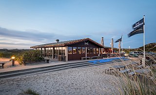 Geschätzt und geliebt: Die Sansibar auf Sylt ist ein angesagter Treffpunkt im Norden. - Architekturfotografie Bach/Schüco Geschätzt und geliebt: Die Sansibar auf Sylt ist ein angesagter Treffpunkt im Norden. - Architekturfotografie Bach/Schüco