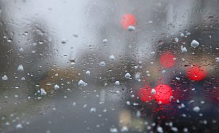 In der Nacht zum Donnerstag gibt es nachlassend noch Schauer und Schnee. - Wolfgang Kumm In der Nacht zum Donnerstag gibt es nachlassend noch Schauer und Schnee. - Wolfgang Kumm