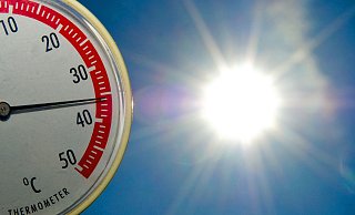 Tage mit mehr als 30 Grad Celsius könnten in NRW stark zunehmen, wenn die Politik ihre Bestrebungen nicht intensiviert, heißt es vom Lanuv. - Patrick Pleul Tage mit mehr als 30 Grad Celsius könnten in NRW stark zunehmen, wenn die Politik ihre Bestrebungen nicht intensiviert, heißt es vom Lanuv. - Patrick Pleul