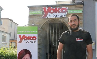 Berzan Ahmad (31) betreibt sein Restaurant "Yoko-Sushi" an der Fürstenaustraße 7 und bietet auch einen Lieferservice an. - Claus Frickemeier Berzan Ahmad (31) betreibt sein Restaurant "Yoko-Sushi" an der Fürstenaustraße 7 und bietet auch einen Lieferservice an. - Claus Frickemeier
