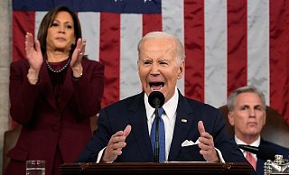 US-Präsident Joe Biden hat mit einer kämpferischen Rede zur Lage der Nation für seine Politik geworben - und einen Ausblick auf eine mögliche erneute Präsidentschaftskandidatur 2024 gegeben. - JACQUELYN MARTIN US-Präsident Joe Biden hat mit einer kämpferischen Rede zur Lage der Nation für seine Politik geworben - und einen Ausblick auf eine mögliche erneute Präsidentschaftskandidatur 2024 gegeben. - JACQUELYN MARTIN