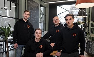 Die Gründer von "Curawork": Die Gütersloher Jakob Podkrajac, Felix von Minckwitz, Nils Bußmann, Raul-Valentin Konnerth haben bereits ein Gründerstipendium in der Tasche - und zwei Investoren mit dabei. - Curawork Die Gründer von "Curawork": Die Gütersloher Jakob Podkrajac, Felix von Minckwitz, Nils Bußmann, Raul-Valentin Konnerth haben bereits ein Gründerstipendium in der Tasche - und zwei Investoren mit dabei. - Curawork