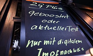 Die 2G-plus-Regel wird wohl künftig auch für die Restaurants, Kneipen und Cafés im Kreis Paderborn gelten. - picture alliance/dpa Die 2G-plus-Regel wird wohl künftig auch für die Restaurants, Kneipen und Cafés im Kreis Paderborn gelten. - picture alliance/dpa