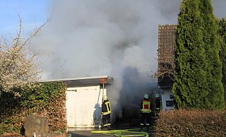 Die Rauchsäule in Eichholz war am Freitagabend kilometerweit zu sehen. - Madita Schellenberg Die Rauchsäule in Eichholz war am Freitagabend kilometerweit zu sehen. - Madita Schellenberg