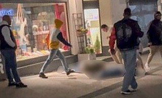 Gewaltakt in der Mindener Innenstadt: Sechs unbekannte Personen attackierten am frühen Sonntagmorgen gegen 1 Uhr am 3. März zwei Männer (35, 28). Foto: Polizei - Polizei Bielefeld Gewaltakt in der Mindener Innenstadt: Sechs unbekannte Personen attackierten am frühen Sonntagmorgen gegen 1 Uhr am 3. März zwei Männer (35, 28). Foto: Polizei - Polizei Bielefeld