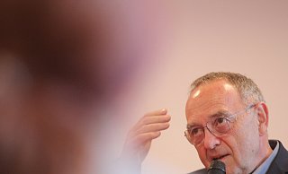 Der ehemalige SPD-Vorsitzende Norbert Walter-Borjans spricht in Espelkamp über Finanzen. - Ulf Hanke Der ehemalige SPD-Vorsitzende Norbert Walter-Borjans spricht in Espelkamp über Finanzen. - Ulf Hanke