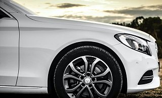 Die Polizei suchte am Donnerstag, 28. Mai, stundenlang einen weißen Mercedes, in dessen Kofferraum ein Mann steckte. - Symbolfoto: pexels Die Polizei suchte am Donnerstag, 28. Mai, stundenlang einen weißen Mercedes, in dessen Kofferraum ein Mann steckte. - Symbolfoto: pexels