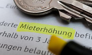 Wer beispielsweise auf 60 Quadratmetern in einer neu gebauten Wohnung in mittlerer Wohnlage lebt, zahlt in Gütersloh nun 9,35 Euro. - picture alliance / Zoonar Wer beispielsweise auf 60 Quadratmetern in einer neu gebauten Wohnung in mittlerer Wohnlage lebt, zahlt in Gütersloh nun 9,35 Euro. - picture alliance / Zoonar