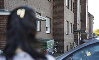 Ana hat mit ihren drei kleinen Kindern in den vergangenen fünf Monaten im Haus Zollhausweg 5 in Sürenheide gewohnt und berichtet von "katastrophalen Zuständen". - Roland Thöring Ana hat mit ihren drei kleinen Kindern in den vergangenen fünf Monaten im Haus Zollhausweg 5 in Sürenheide gewohnt und berichtet von "katastrophalen Zuständen". - Roland Thöring