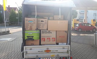 In Anhänger hat Alexandra Dittrich die Sachspenden verladen und zum DRK nach Würselen gebracht. - Privat In Anhänger hat Alexandra Dittrich die Sachspenden verladen und zum DRK nach Würselen gebracht. - Privat