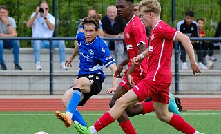 Arminias Leo Michel Haase (l.) erzielte gegen Rot-Weiß Essen die zwischenzeitliche 2:0 Führung. Foto: Andreas Zobe - Andreas Zobe Arminias Leo Michel Haase (l.) erzielte gegen Rot-Weiß Essen die zwischenzeitliche 2:0 Führung. Foto: Andreas Zobe - Andreas Zobe