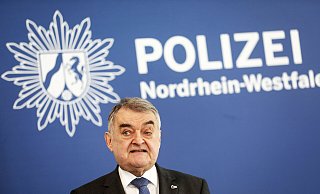 Herbert Reul (CDU) warnt vor den gesundheitlichen Gefahren der Legalisierung insbesondere für junge Menschen. - Oliver Berg Herbert Reul (CDU) warnt vor den gesundheitlichen Gefahren der Legalisierung insbesondere für junge Menschen. - Oliver Berg