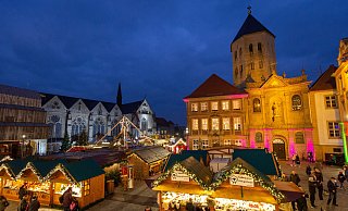 Ihren Stammplatz verlassen die Wochenmarktbeschicker nur zu Libori und - wie jetzt wieder - während des Weihnachtsmarkts. - Niklas Tüns Ihren Stammplatz verlassen die Wochenmarktbeschicker nur zu Libori und - wie jetzt wieder - während des Weihnachtsmarkts. - Niklas Tüns