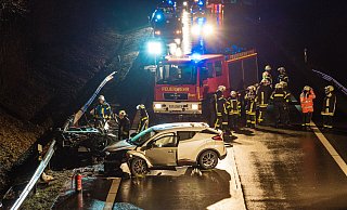 Am Mittwochabend wird eine Frau aus Nieheim bei einer Kollision mit auf der Ostwestfalenstraße schwer verletzt. - Freitag TV/Stock Am Mittwochabend wird eine Frau aus Nieheim bei einer Kollision mit auf der Ostwestfalenstraße schwer verletzt. - Freitag TV/Stock