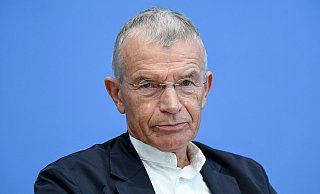 Klaus Hurrelmann macht sich Sorgen über die aktuelle Stimmungslage im Land. - Britta Pedersen Klaus Hurrelmann macht sich Sorgen über die aktuelle Stimmungslage im Land. - Britta Pedersen