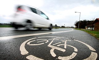 Radfahrer haben in Löhne nach eigener Wahrnehmung wenig Freude. Insbesondere die Breite und die Oberfläche der Radwege werden kritisiert. - Felix Eisele Radfahrer haben in Löhne nach eigener Wahrnehmung wenig Freude. Insbesondere die Breite und die Oberfläche der Radwege werden kritisiert. - Felix Eisele