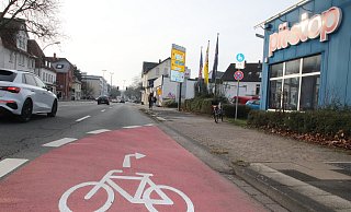 Mindestens ein Jahr lang soll der Popup-Radweg entlang der Mindener Straße führen. Für die einen ist der Verkehrsversuch ein Segen, für die anderen unnötig. - SUSANNE BLERSCH Mindestens ein Jahr lang soll der Popup-Radweg entlang der Mindener Straße führen. Für die einen ist der Verkehrsversuch ein Segen, für die anderen unnötig. - SUSANNE BLERSCH