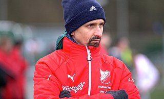 Trainer Svetko Sekulovic möchte mit Theesen II in der Fußball-Kreisliga A den positiven Trend fortsetzen. Foto: Peter Unger - Peter Unger Trainer Svetko Sekulovic möchte mit Theesen II in der Fußball-Kreisliga A den positiven Trend fortsetzen. Foto: Peter Unger - Peter Unger