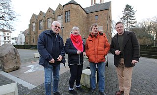Sie rufen zur Demo auf und finden: "Bad Oeynhausen ist bunt!". Rüdiger Beinroth (v.l.) und Annette Bretall vom Bündnis für Vielfalt, Integrationsratsvorsitzender Thomas Heilig und Kevin Potter, Pressereferent des Kirchenkreises Vlotho. - Ulf Hanke Sie rufen zur Demo auf und finden: "Bad Oeynhausen ist bunt!". Rüdiger Beinroth (v.l.) und Annette Bretall vom Bündnis für Vielfalt, Integrationsratsvorsitzender Thomas Heilig und Kevin Potter, Pressereferent des Kirchenkreises Vlotho. - Ulf Hanke